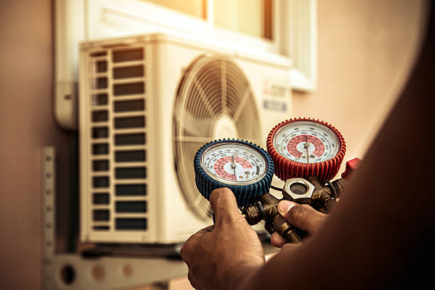 Professional Hvac technician working in Collinsville, OH